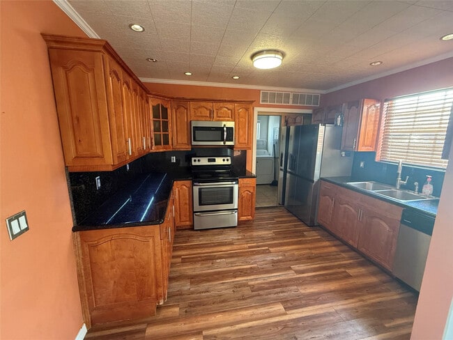 Building Photo - 330 N 65th Way