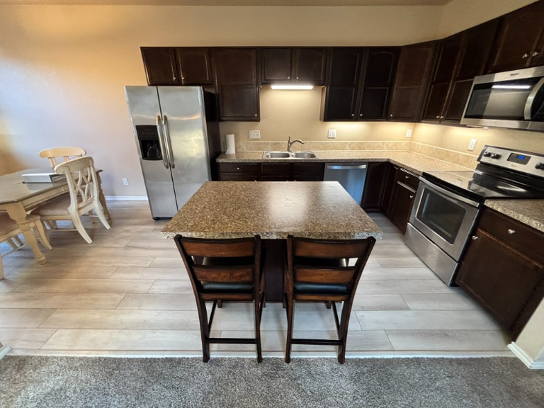 Building Photo - 6603 W 3rd St