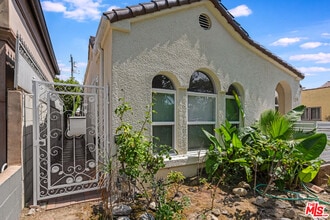 Building Photo - 124 S Almont Dr