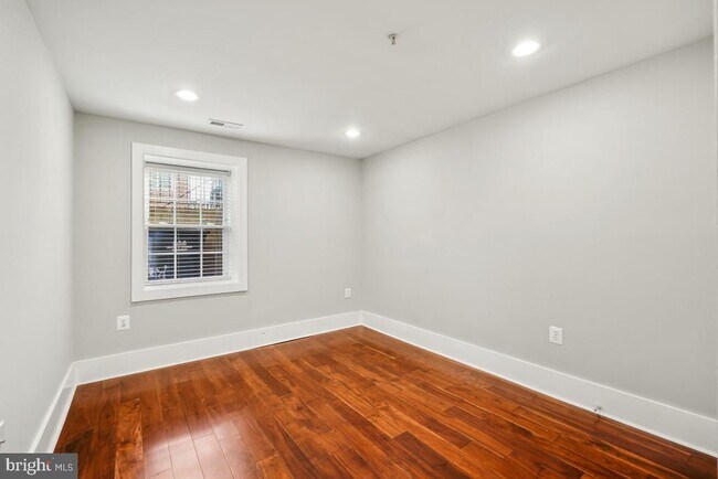 Building Photo - 837 Shepherd St NW