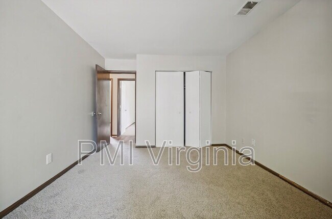 Building Photo - 1474 E Tanners Creek Dr