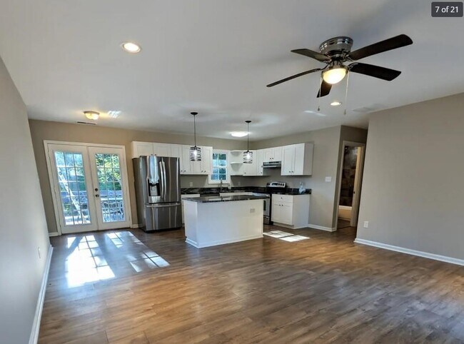 Building Photo - 537 Eastside Dr