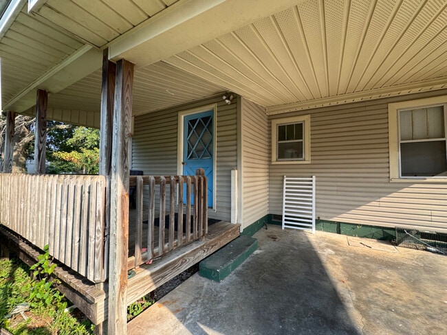 Building Photo - 822 Ford Ave