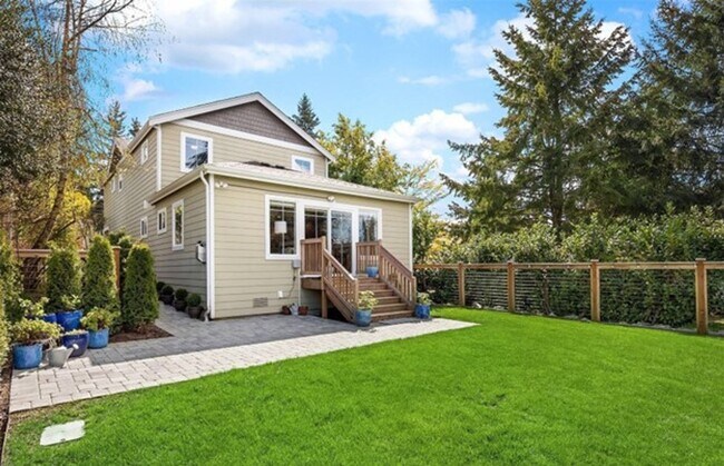 Building Photo - Impeccably Maintained and Wonderfully Updated Kenmore Home with 3 Bed and 2.5 Bath