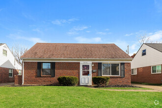 Building Photo - Cozy 4 Bedroom Home