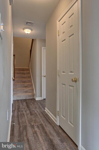 Building Photo - 150 Merlin Dr