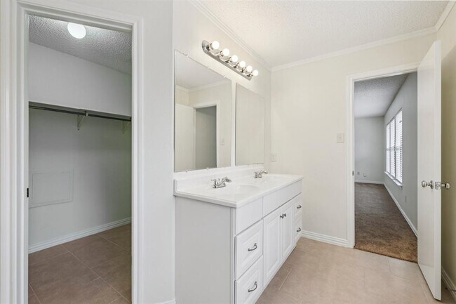 Building Photo - 2703 Vinson Ct