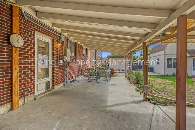 Building Photo - 1406 E 108th Pl