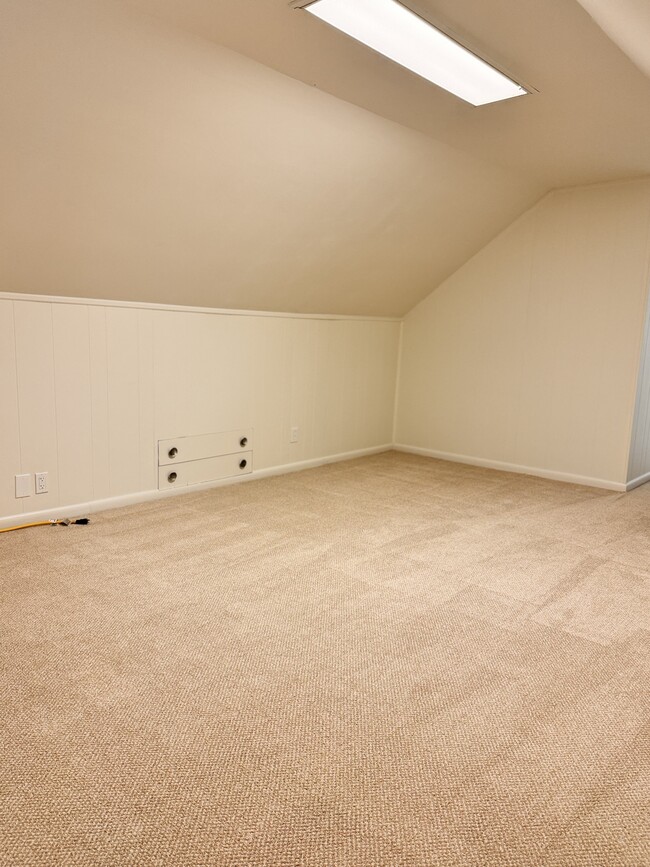 Upstairs suite (office, play room or bedroom 3) - 3800 Auburn Ln