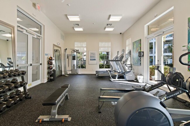 Building Photo - 315 Bay Colony Dr N