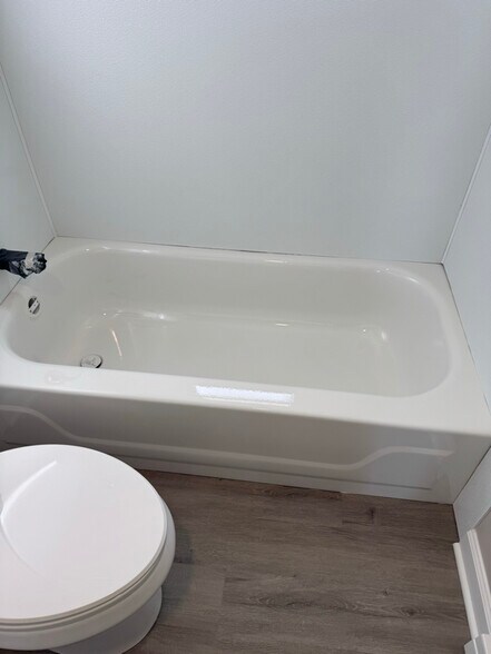 Building Photo - 717 W Oakley Ave