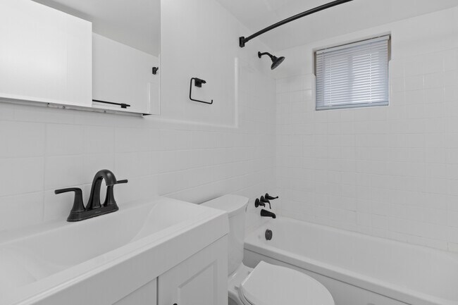 IMG_2251 - 2308-2312 Harper Avenue