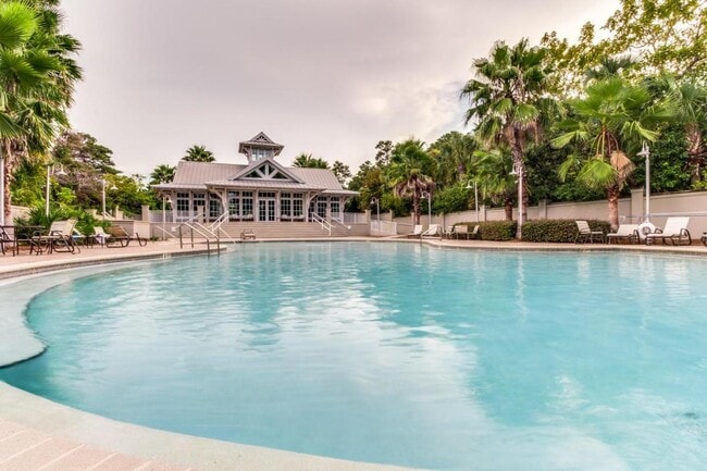 Building Photo - 99 Grande Pointe Cir