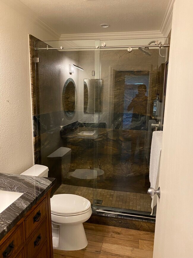 Building Photo - 2505 Miramar Ave