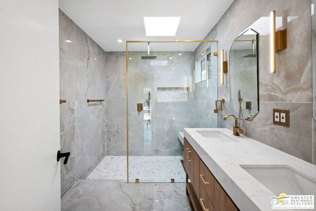 Building Photo - 2435 Wayne Rd