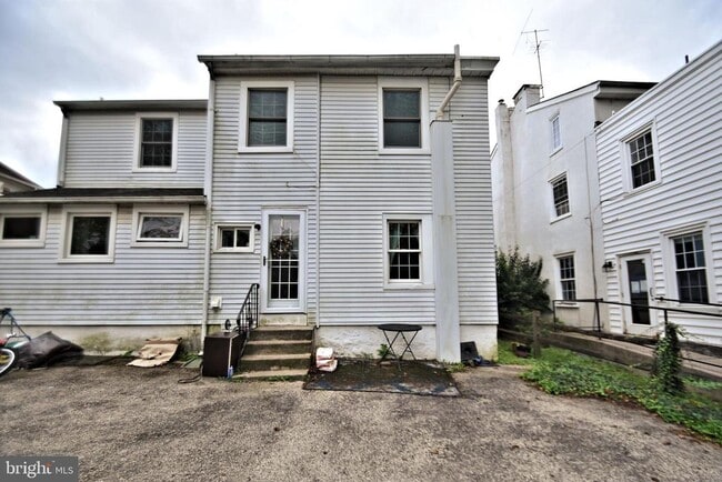 Building Photo - 19 E Germantown Pike