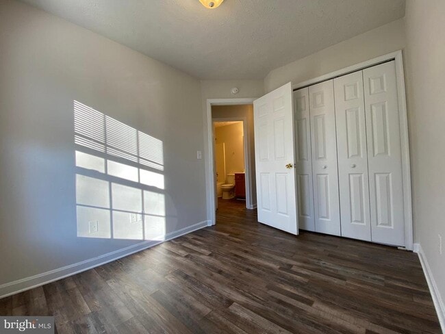 Building Photo - 9609 Coventry Creek Dr