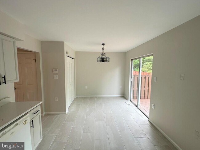 Building Photo - 7822 Brookview Ct