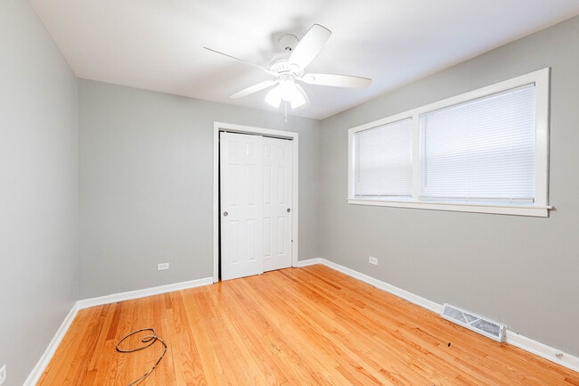 Building Photo - 7637 S Essex Ave