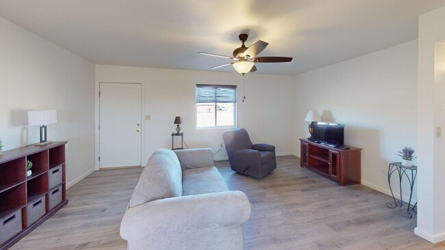 Building Photo - 2 Bedroom - 1 Bath Fully Furnished Apartment
