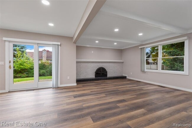 Building Photo - 5842 Marble Dr