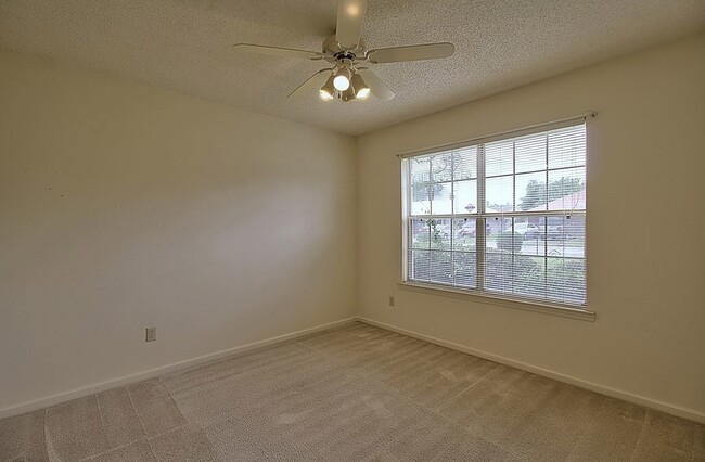 Building Photo - 784 Inwood Dr