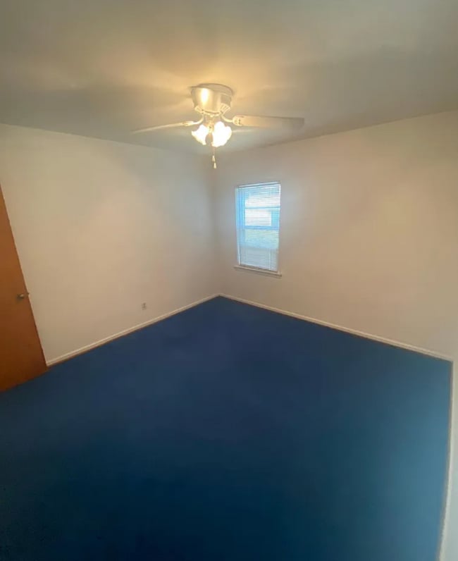 Building Photo - 2940 S Clark Dr