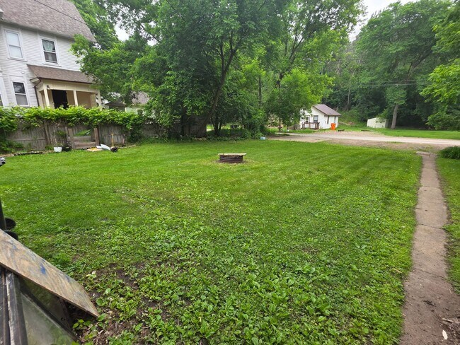 Building Photo - 519 N Barstow St