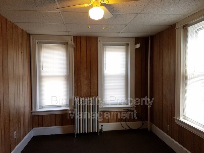 Building Photo - 70 N Main St