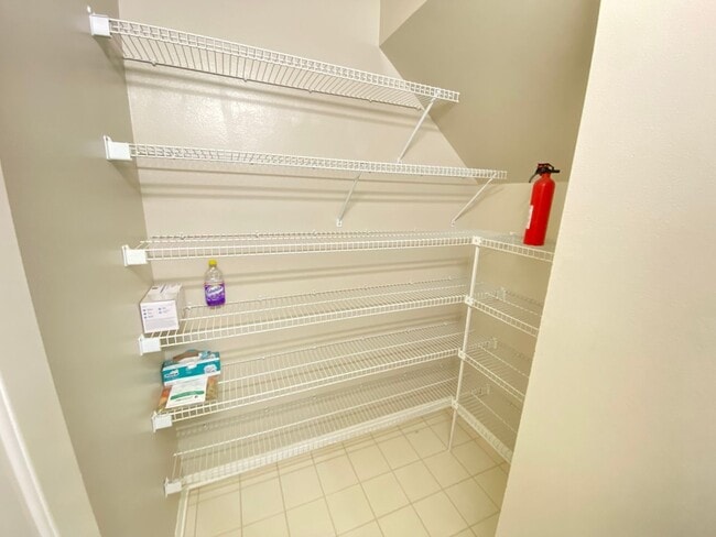Building Photo - 3708 Molona Dr