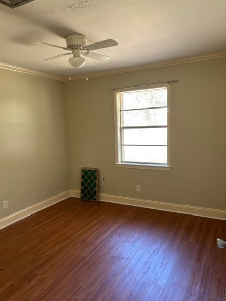 Building Photo - 112 Summit Dr