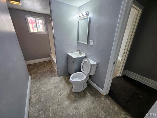 Building Photo - 117 Landon Ave