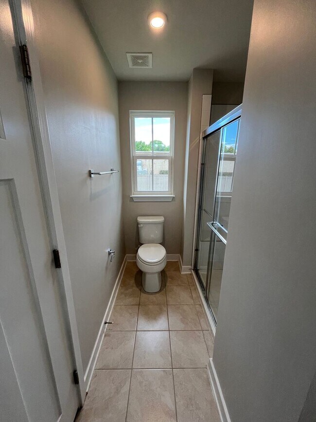 Building Photo - 3 Bed 2 Bath Townhome Located in Simpsonville