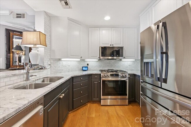 Building Photo - 401 N Church St