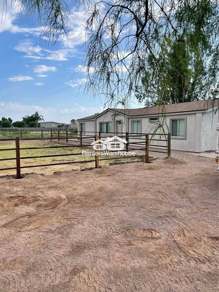 Primary Photo - 39942 N Kennedy Dr