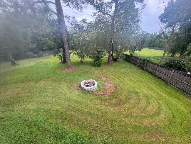 Building Photo - 5112 Kraft St