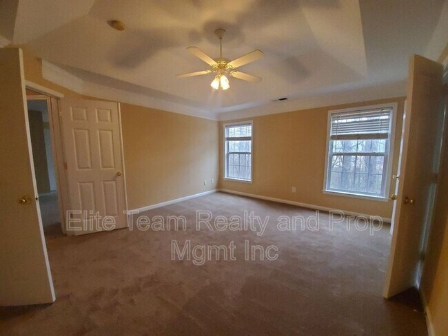 Building Photo - 10903 Chastain Parc Dr