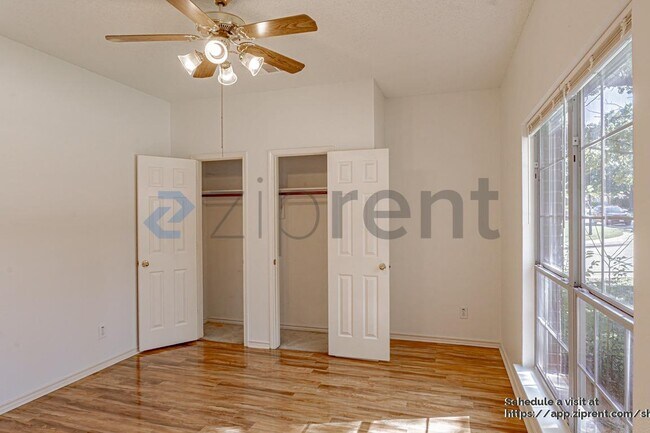 Building Photo - 514 Big Oak Ct