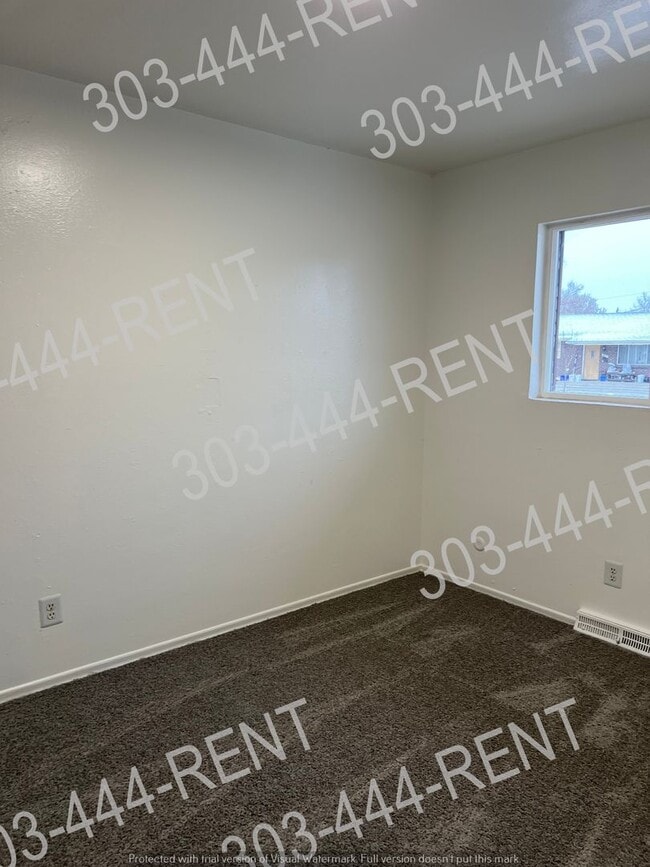 Building Photo - 3 Bedrooms, 2 Bathrooms, with 2 Bonus Rooms in the Basement!