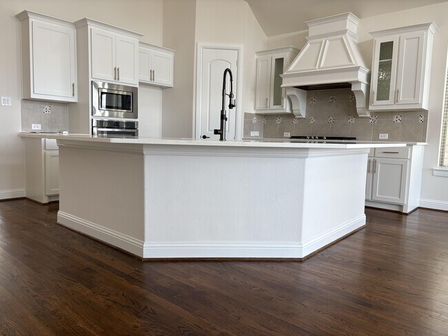Building Photo - 7952 Ashwood Ln