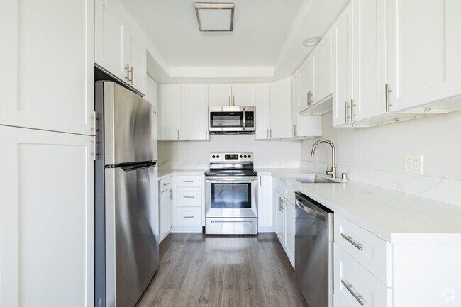 Primary Photo - Martel Royale