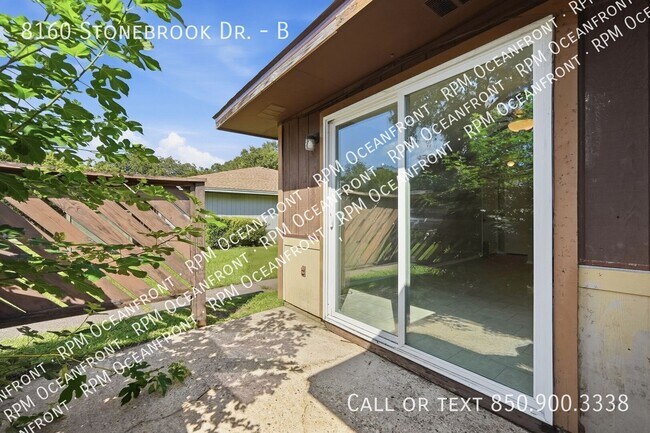 Building Photo - 8160 Stonebrook Dr
