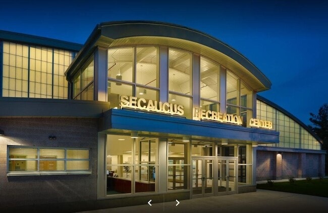 Building Photo - 803 2nd St