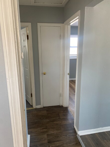 Building Photo - 444 W Hickory St