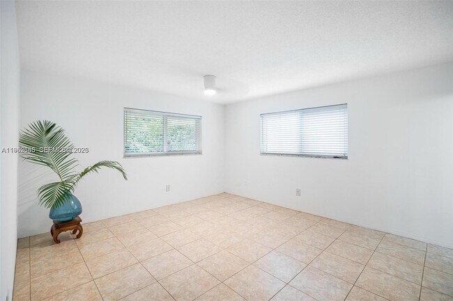 Building Photo - 107 SE 5th St