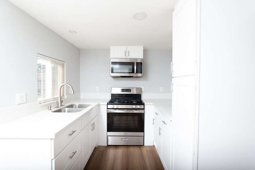 Building Photo - 5286 Odell St