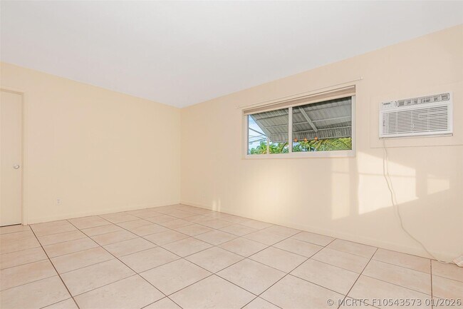 Building Photo - 2581 NE 11th Ct
