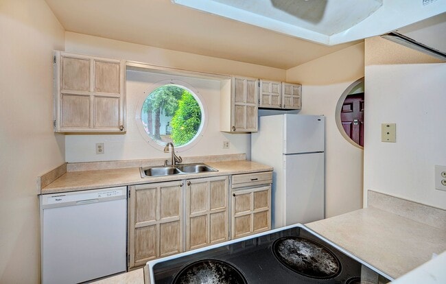 Building Photo - Lake Ballinger Townhouse 3 Bedroom