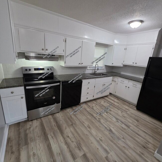 Building Photo - Beautiful 3 bedrooms and 1 bath home located on N 82nd St in Kansas City, KS