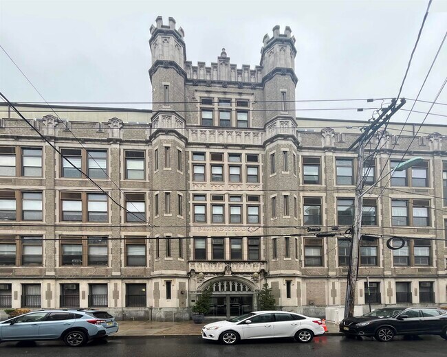 Building Photo - 501 Adams St